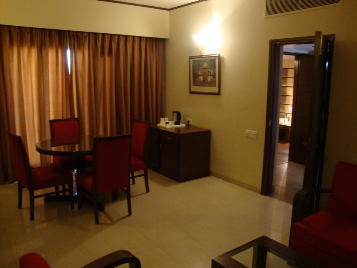 Hotel North Park Panchkula Exterior foto